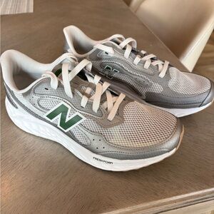 New Balance Fresh Foam Arishi v4 Mens 10.5 Running Sneakers Lightweight